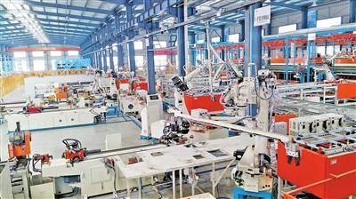 智能化革新畜牧业 全球首条养猪装备全自动化生产线投产引领行业变革